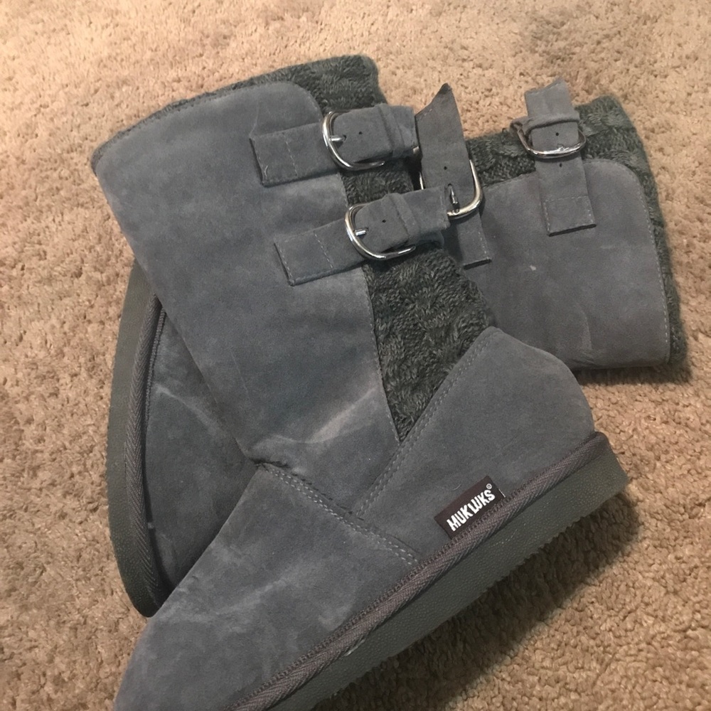 Winter boots size 7